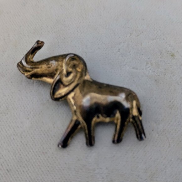 Vintage Coro Elephant Brooch – 1940s Brass/Gold - Picture 1 of 2